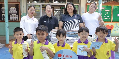 พี่ๆ ทริพเพิลไอมอบของเป็นรางวัลสำหรับงานวันเด็ก 2569